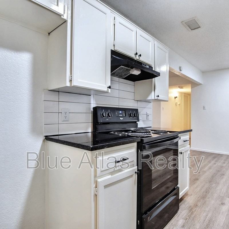 1817 San Rafael Street - Photo 7 of 24