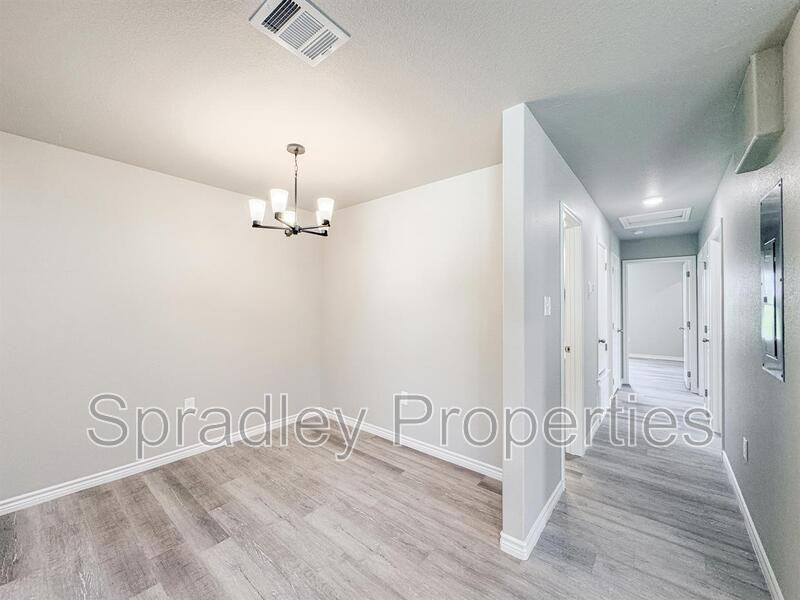224 Melissa St - Photo 3 of 15