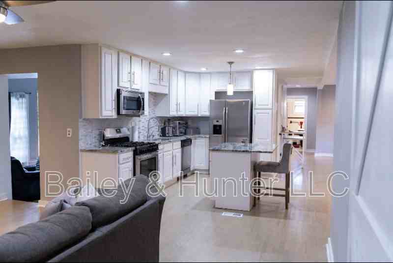 3207 Bobbie Ln - Photo 2 of 15