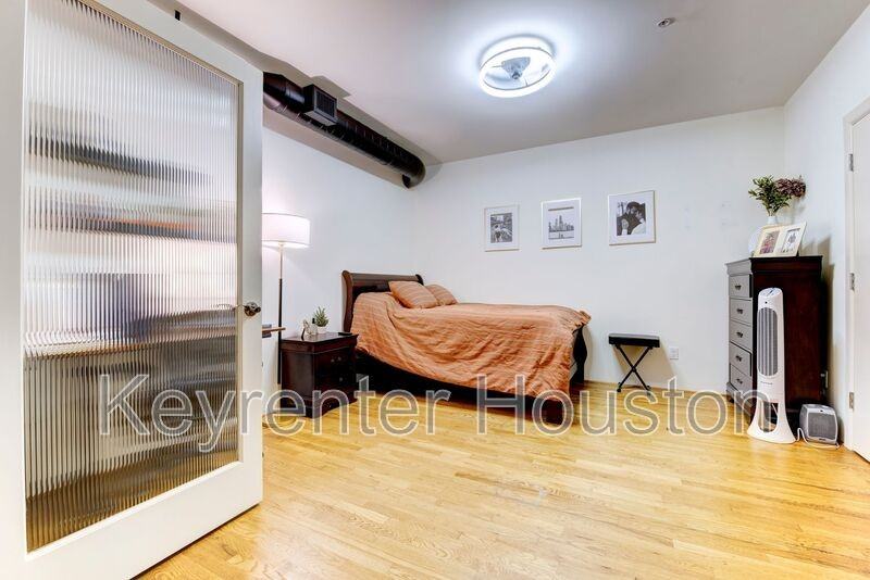 1005 S Shepherd Dr #211 - Photo 3 of 49