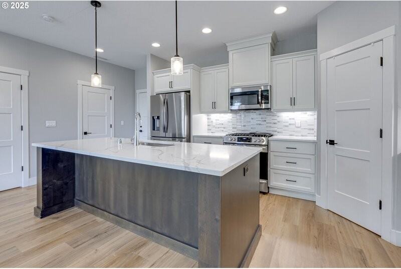 10902 Ne 119th Pl - Photo 7 of 25