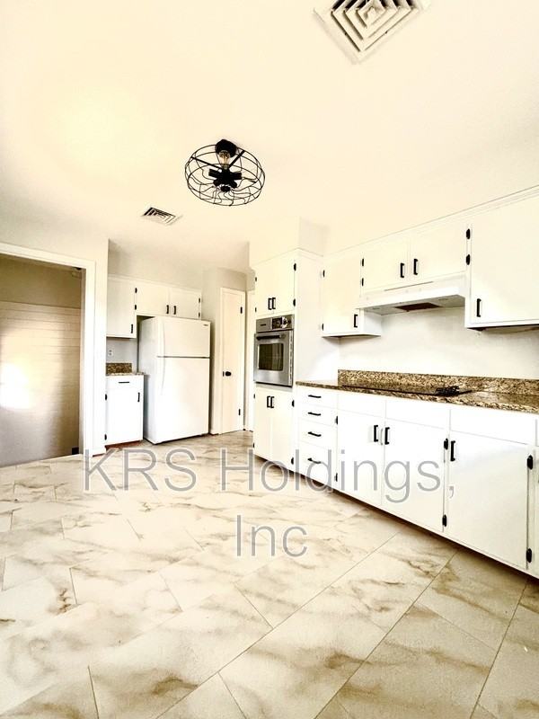 2400 Forest Dr - Photo 3 of 12