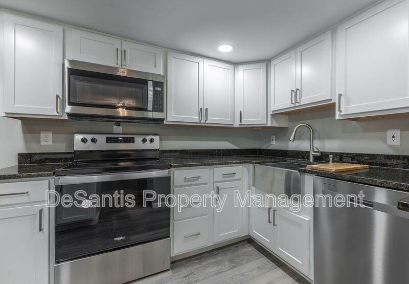 2211 Aurora Dr - Photo 3 of 20