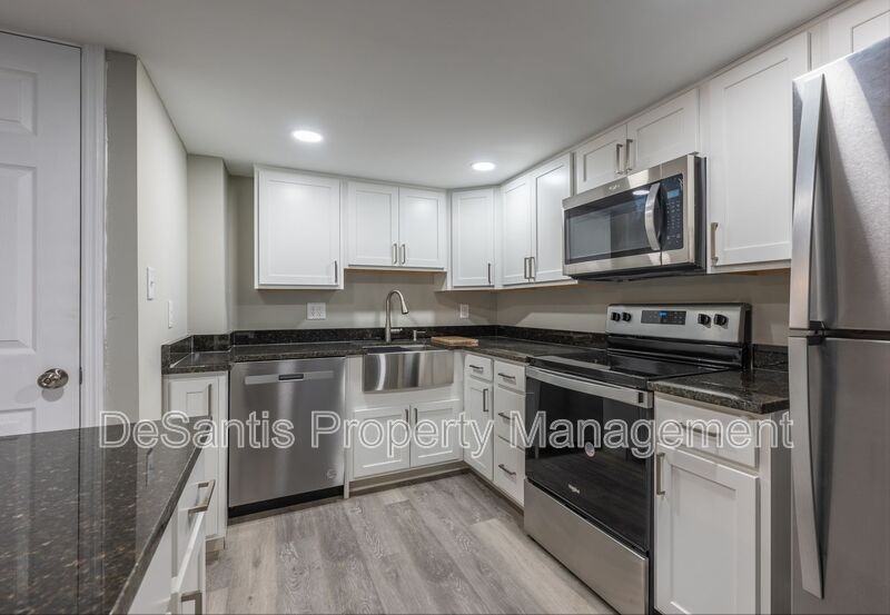 2213 Aurora Dr - Photo 2 of 20