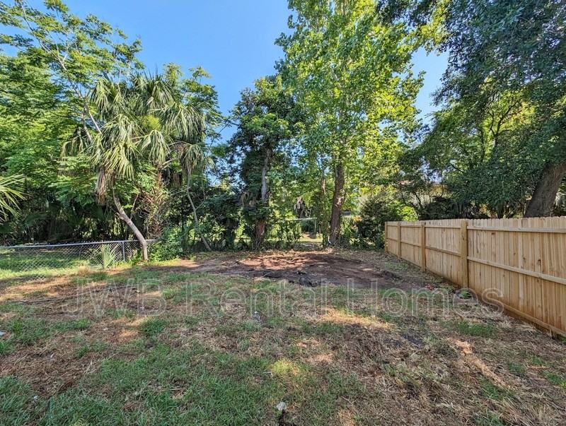 835 Oakley Street - Photo 6 of 8