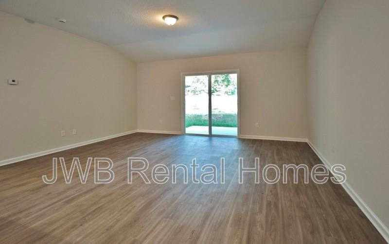 13638 Hollings St - Photo 4 of 9