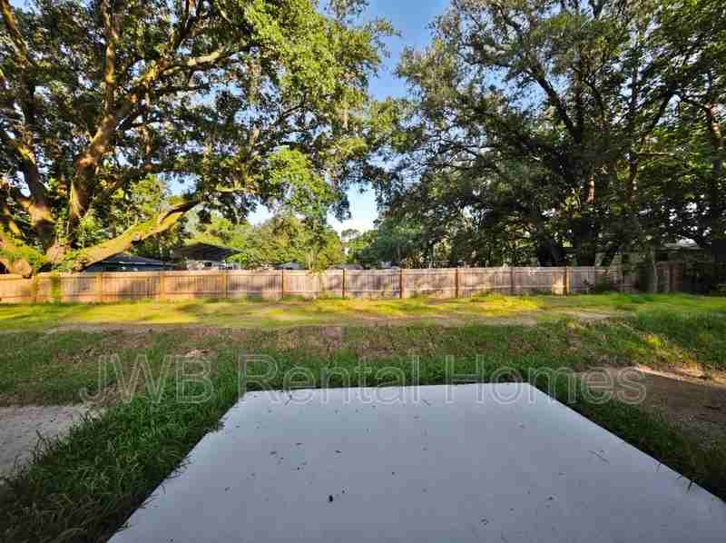 13638 Hollings St - Photo 7 of 9