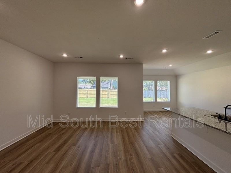 8412 Oxford Valley Dr - Photo 2 of 11