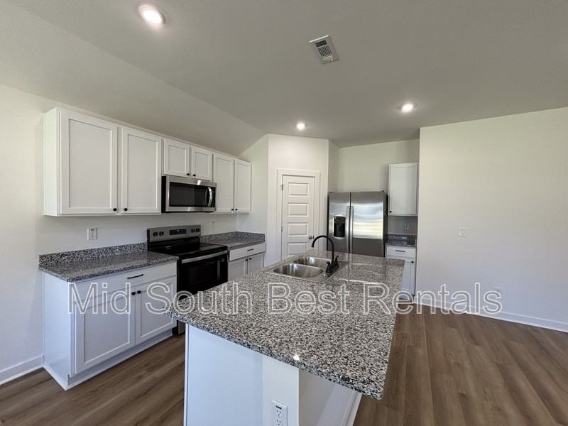 8412 Oxford Valley Dr - Photo 3 of 11