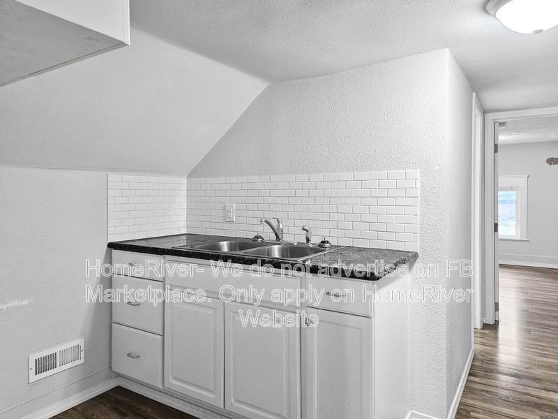 1719 N Elm St #B - Photo 3 of 19