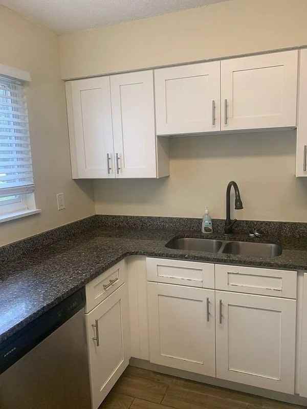 102 E Rhodes Dr - Photo 3 of 10