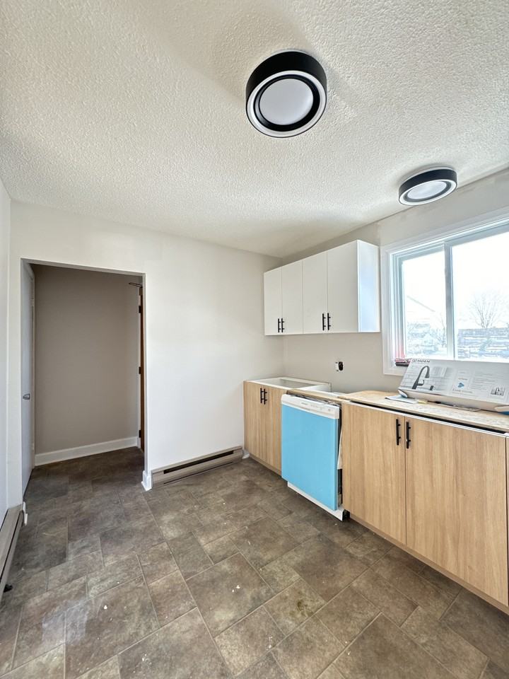 668 Lalonde Street - Photo 6 of 14