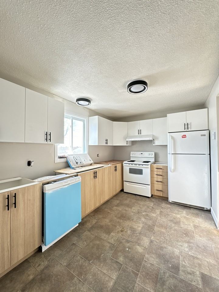 668 Lalonde Street - Photo 7 of 14