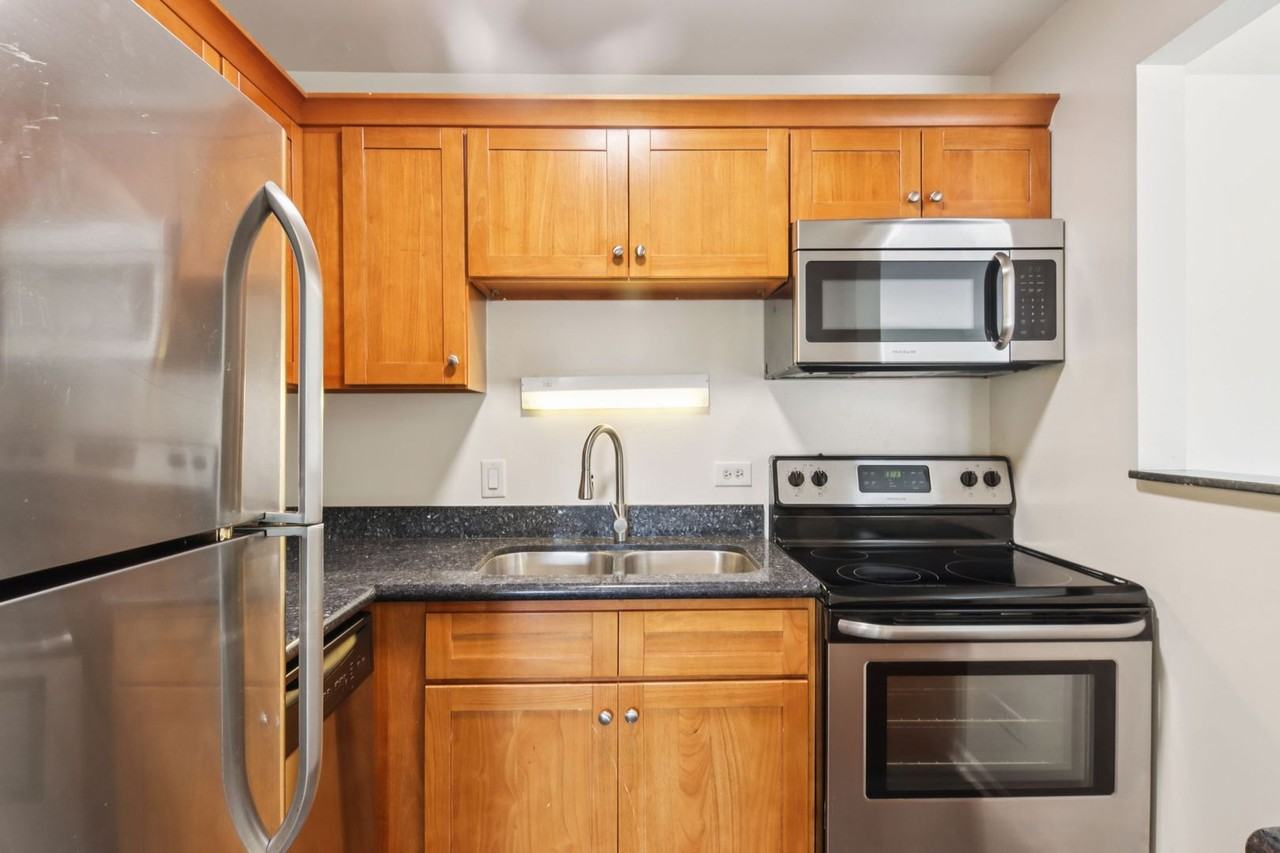 Georgian Court Apartments - Photo 3 of 50