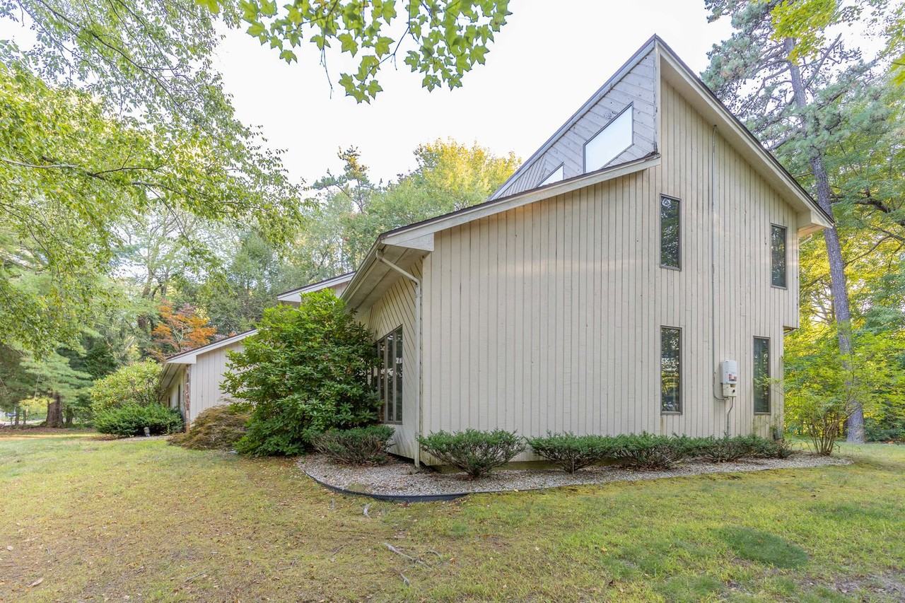 913 Thompson St - Photo 3 of 40