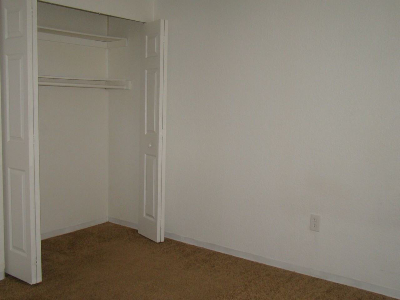 10003 S Nob Hill Cir - Photo 4 of 9