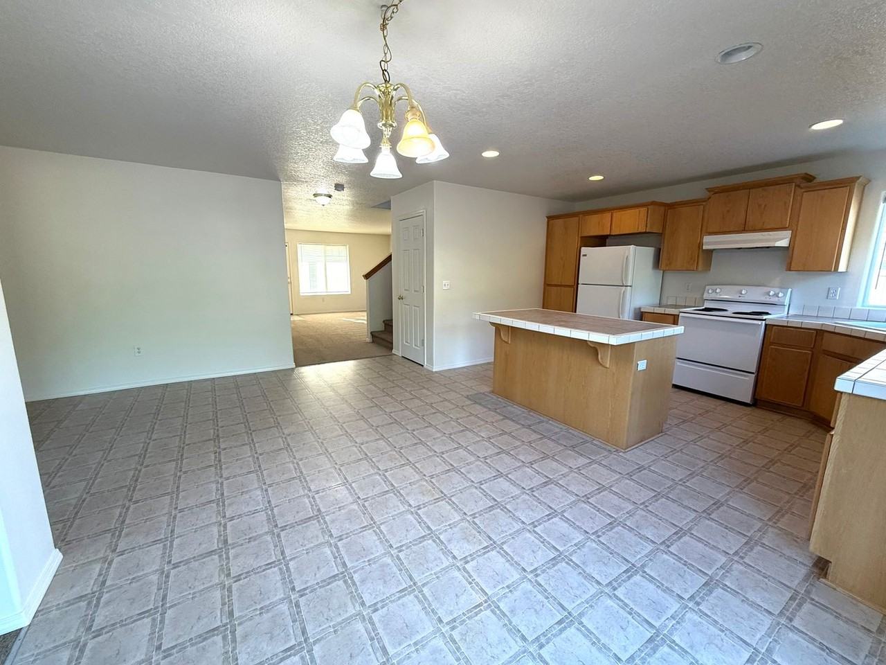 6303 Klickitat Ln - Photo 5 of 28