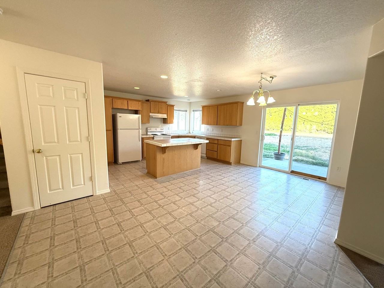 6303 Klickitat Ln - Photo 6 of 28