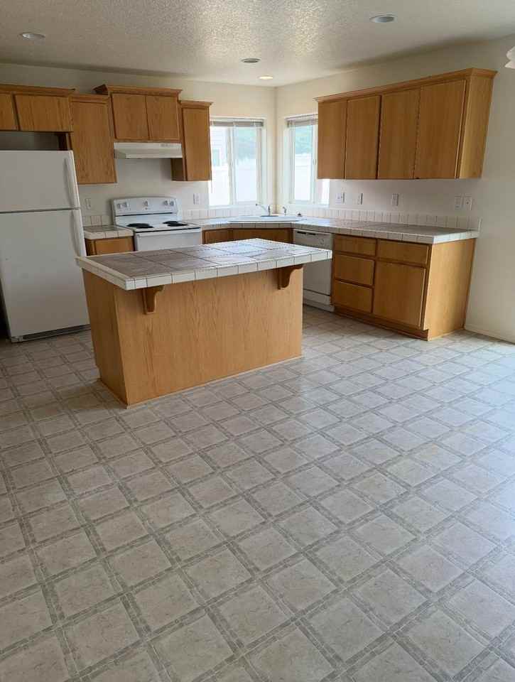 6303 Klickitat Ln - Photo 7 of 28