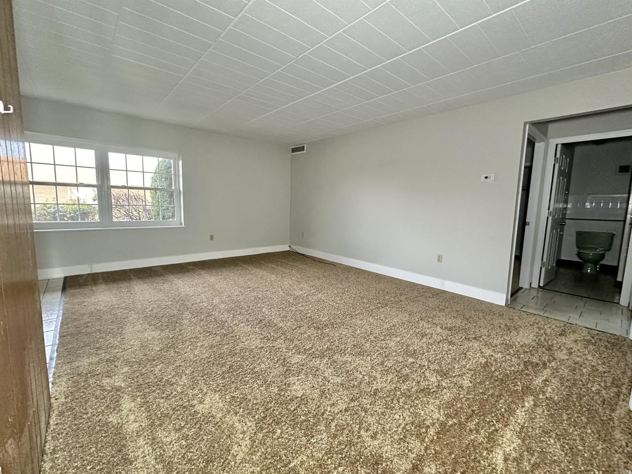 COLONIAL ARMS APARTMENTS -- 009 - Photo 2 of 48