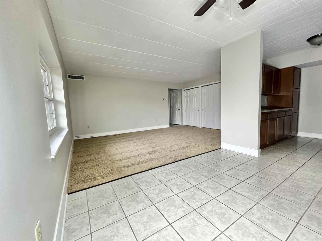 COLONIAL ARMS APARTMENTS -- 009 - Photo 3 of 48