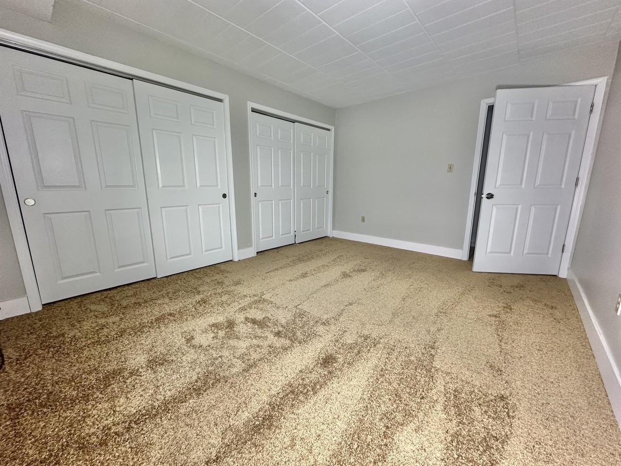 COLONIAL ARMS APARTMENTS -- 009 - Photo 7 of 48