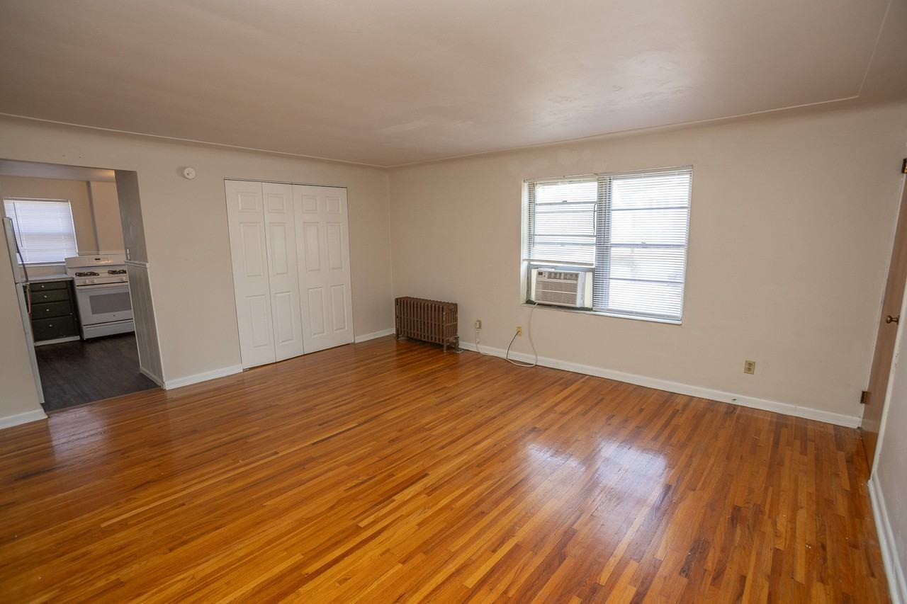 210 East Dunklin Street - Photo 3 of 11