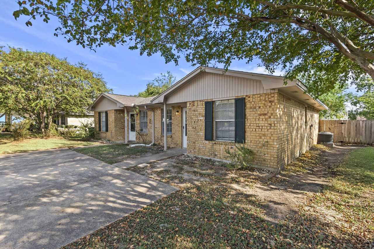 1412 Hillside Drive - Photo 2 of 17