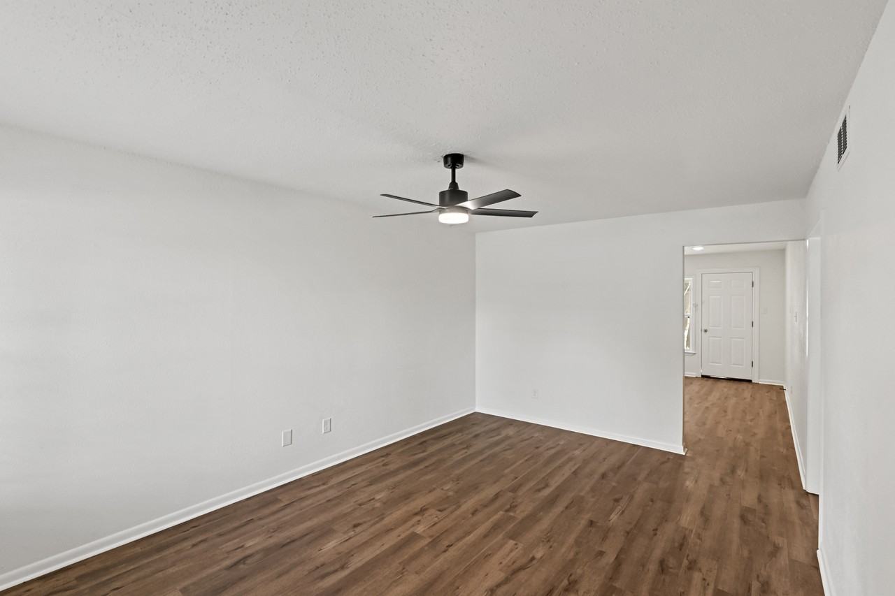 1412 Hillside Drive - Photo 3 of 17