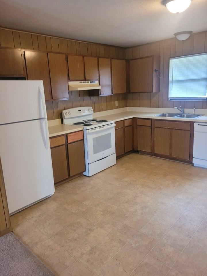 3809 Symi Circle Apt 8 - Photo 3 of 7