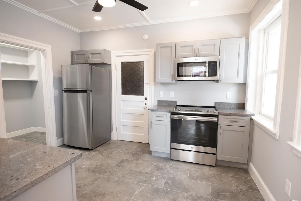 Greystone-r - Photo 2 of 11