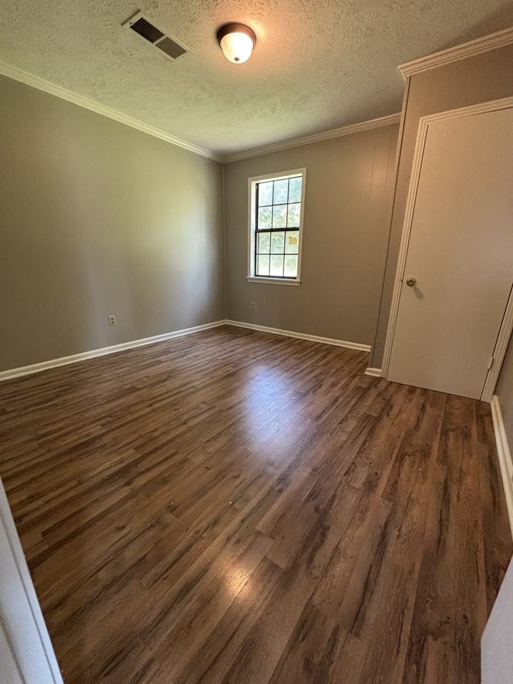 104 N Bond Ave Brownsville - Photo 2 of 9