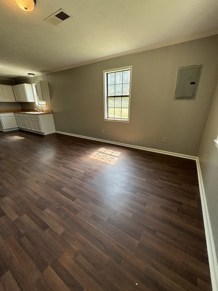 104 N Bond Ave Brownsville - Photo 3 of 9