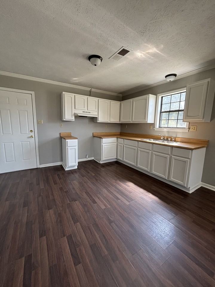 104 N Bond Ave Brownsville - Photo 5 of 9