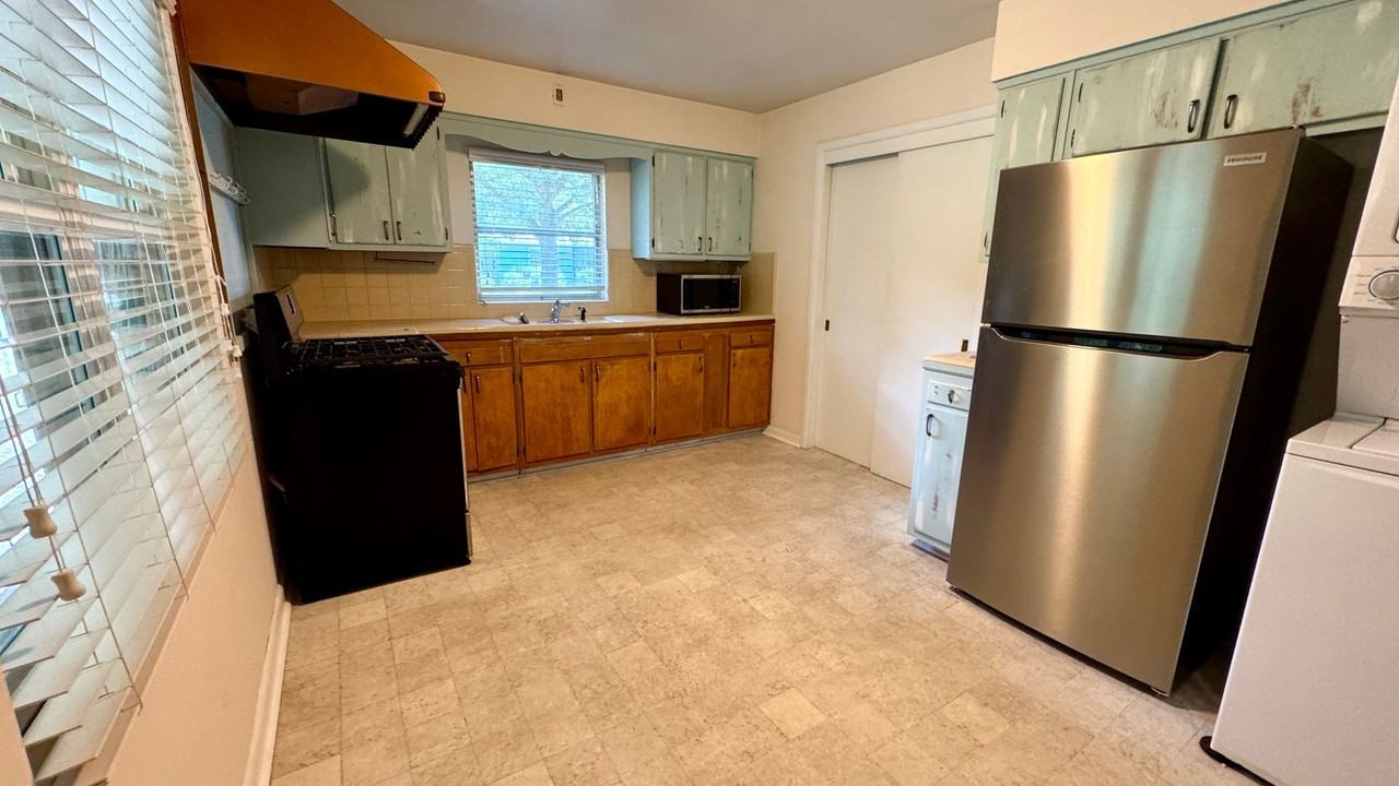 738 Nw 25th Ave - Photo 2 of 13