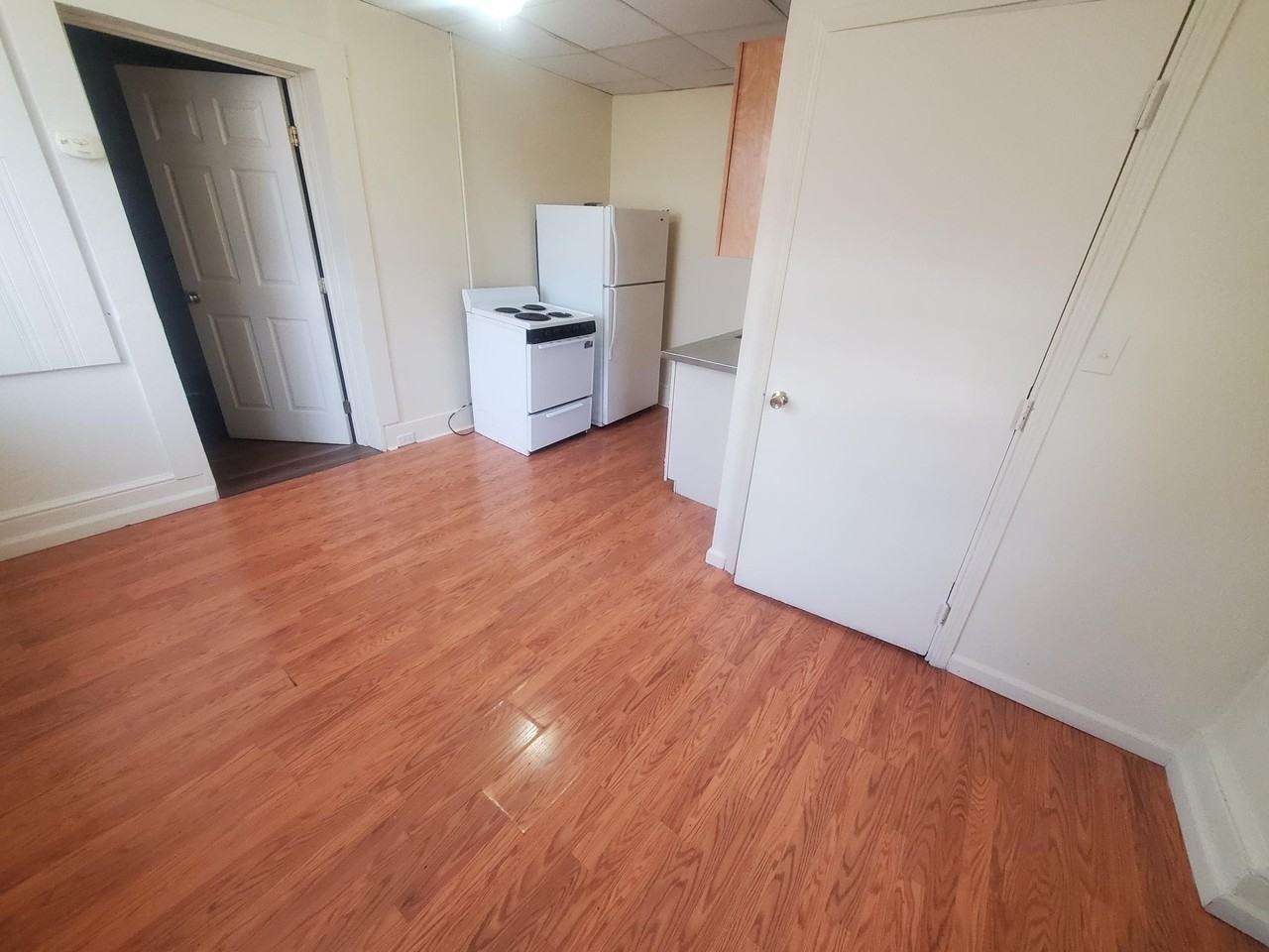 960 N 11th St - Photo 4 of 7