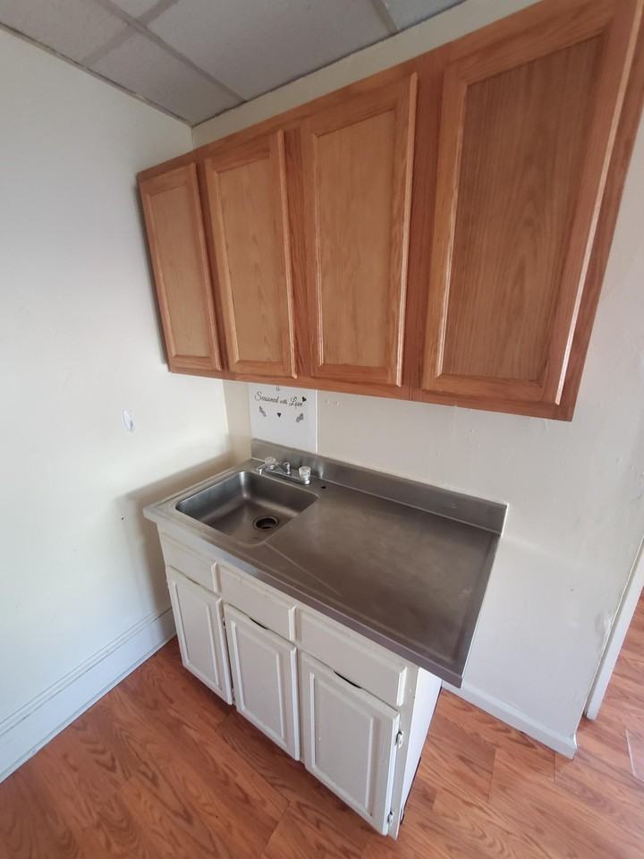 960 N 11th St - Photo 5 of 7