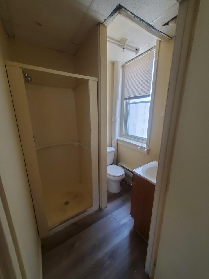 960 N 11th St - Photo 6 of 7