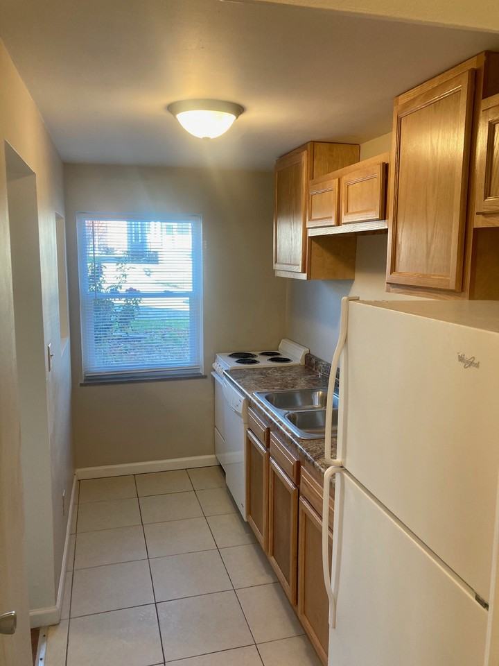 945 S 4th Street - Photo 2 of 10