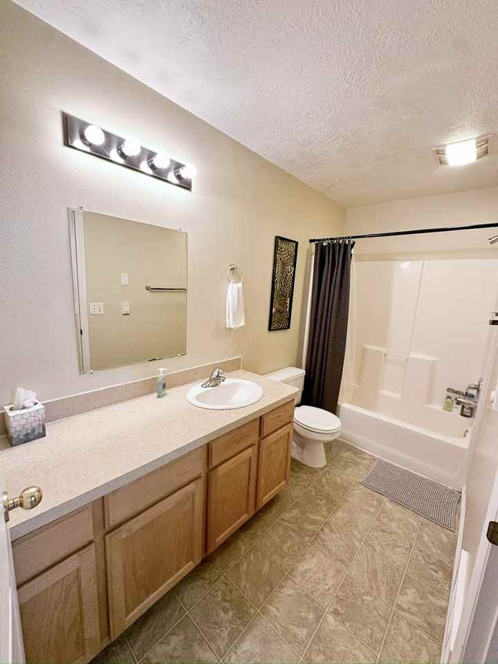 920 Andrews Place - Photo 2 of 7