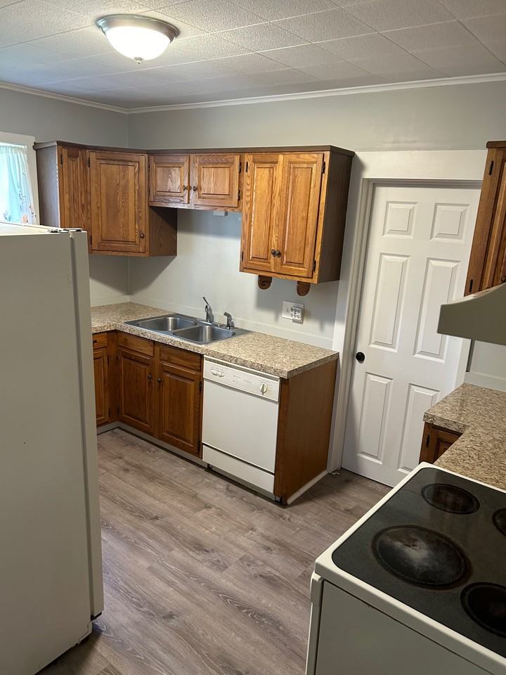 175 West Main Street - Photo 3 of 8