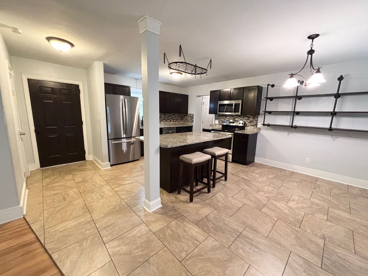 924 Ontario Dr - Photo 3 of 23