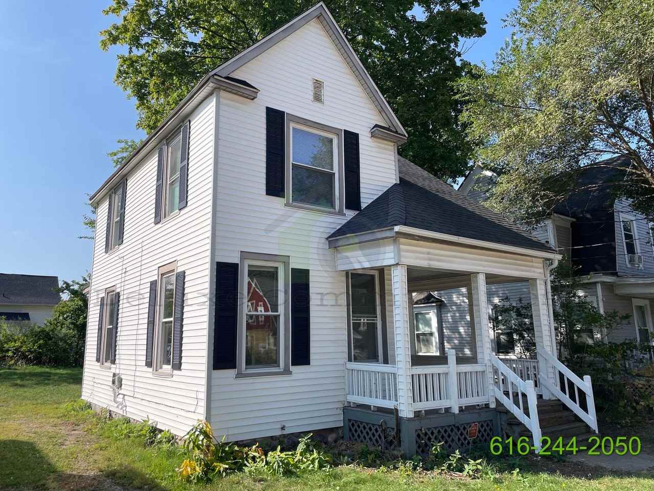 1050 Thomas St Se - Photo 2 of 26