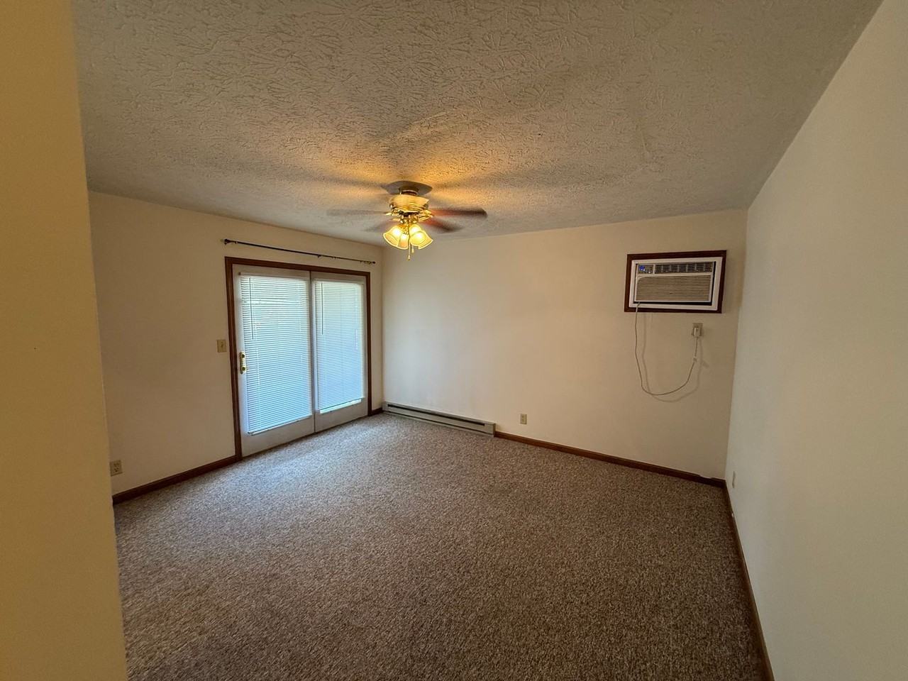 Leslie Manor Apartments - Photo 3 of 9