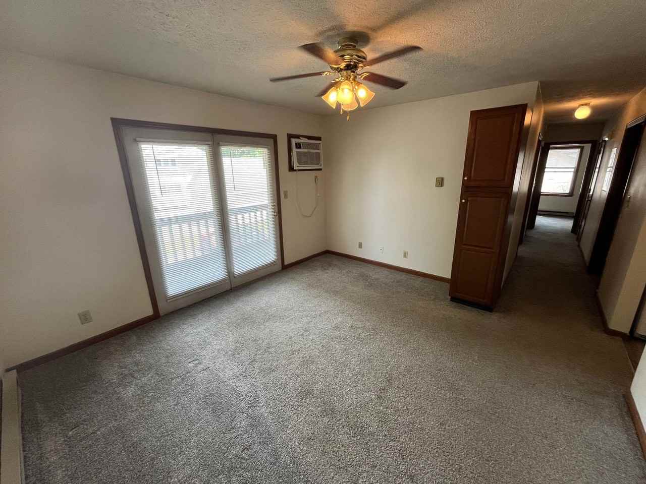 Leslie Manor Apartments - Photo 2 of 9