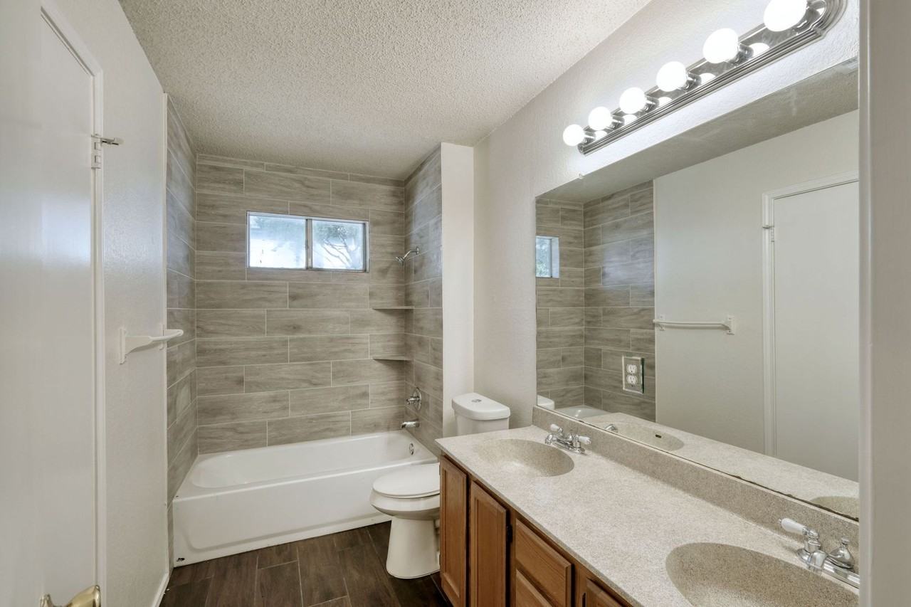 1304 Garden Path - Photo 3 of 14