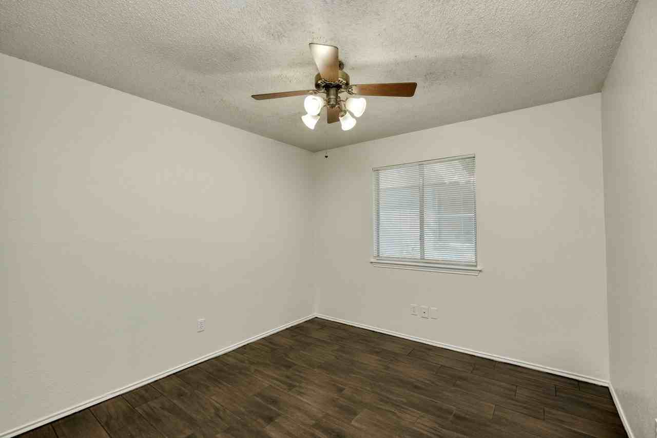 1304 Garden Path - Photo 4 of 14