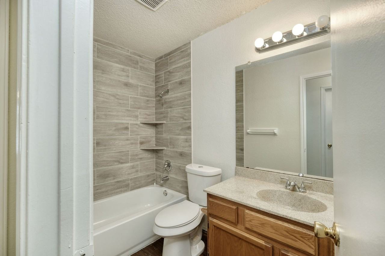 1304 Garden Path - Photo 6 of 14