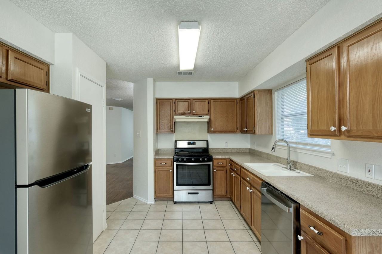 1304 Garden Path - Photo 7 of 14