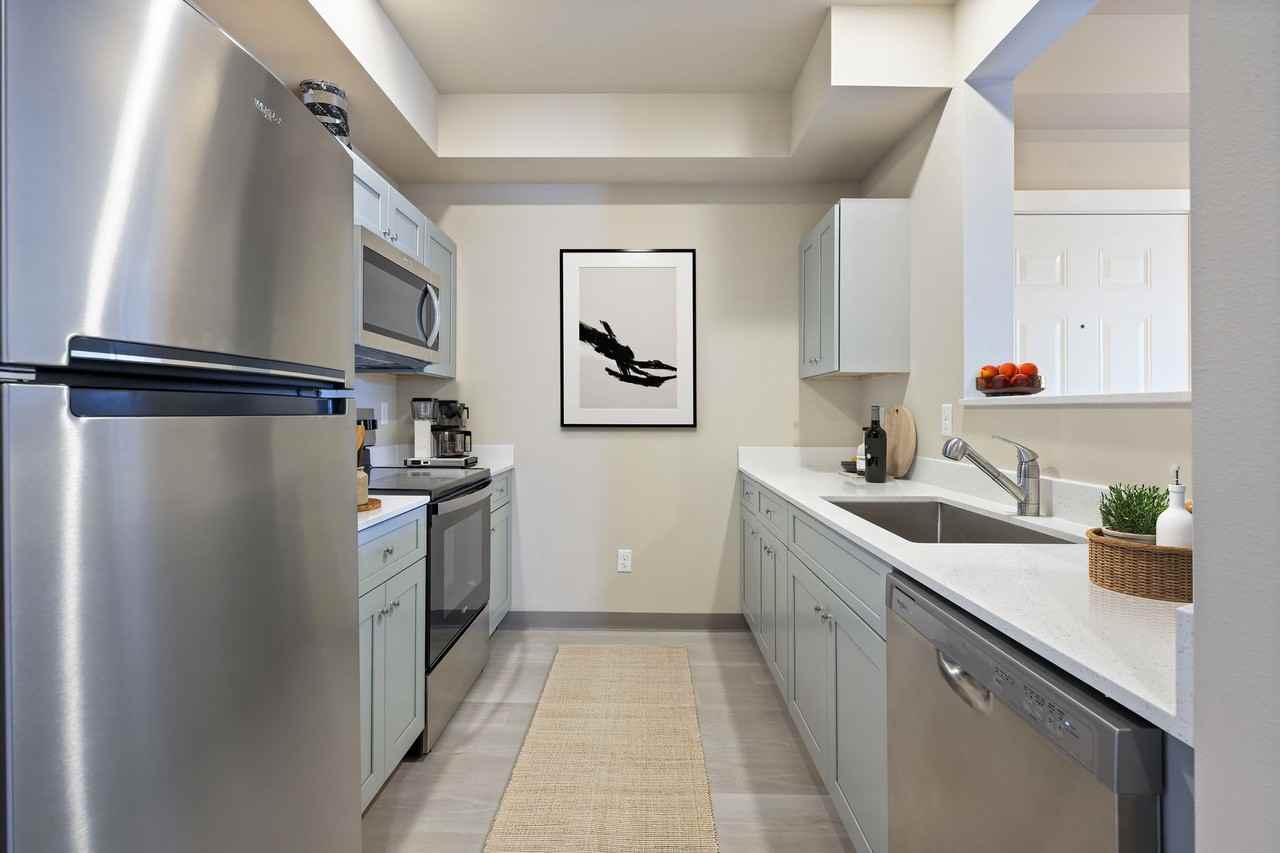 Twelve-O-Two Apartments - Photo 4 of 7